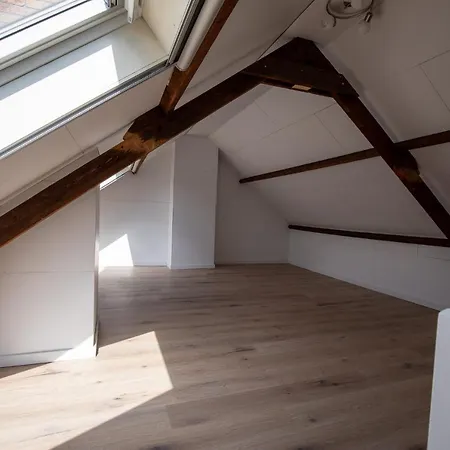 Vlak Bij Zee Остенде